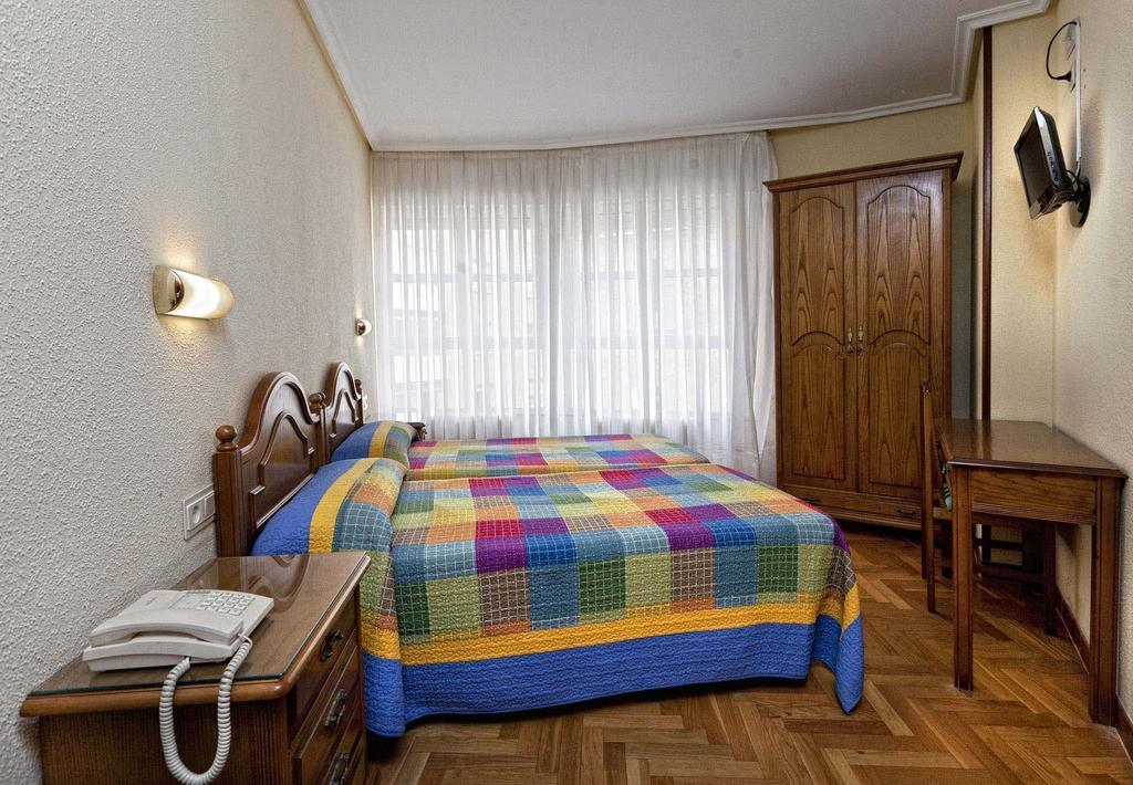 Hostal Hispano Najera Bagian luar foto