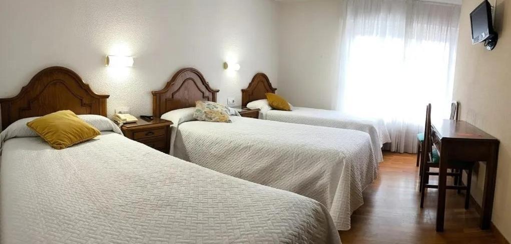 Hostal Hispano Najera Bagian luar foto