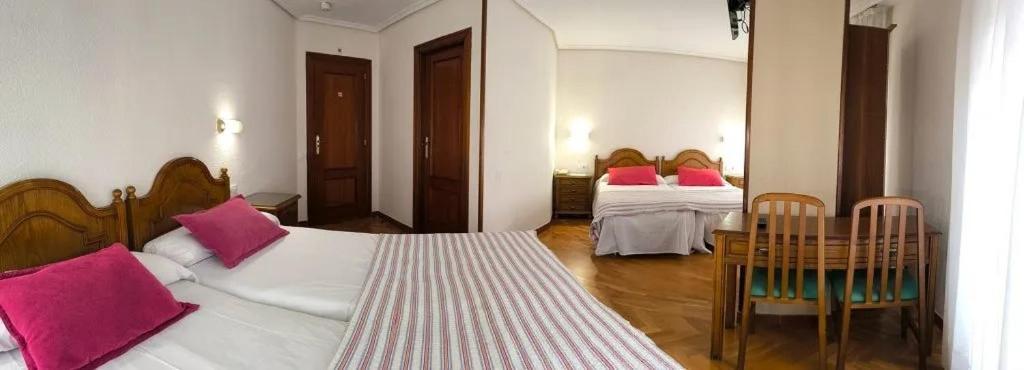 Hostal Hispano Najera Bagian luar foto
